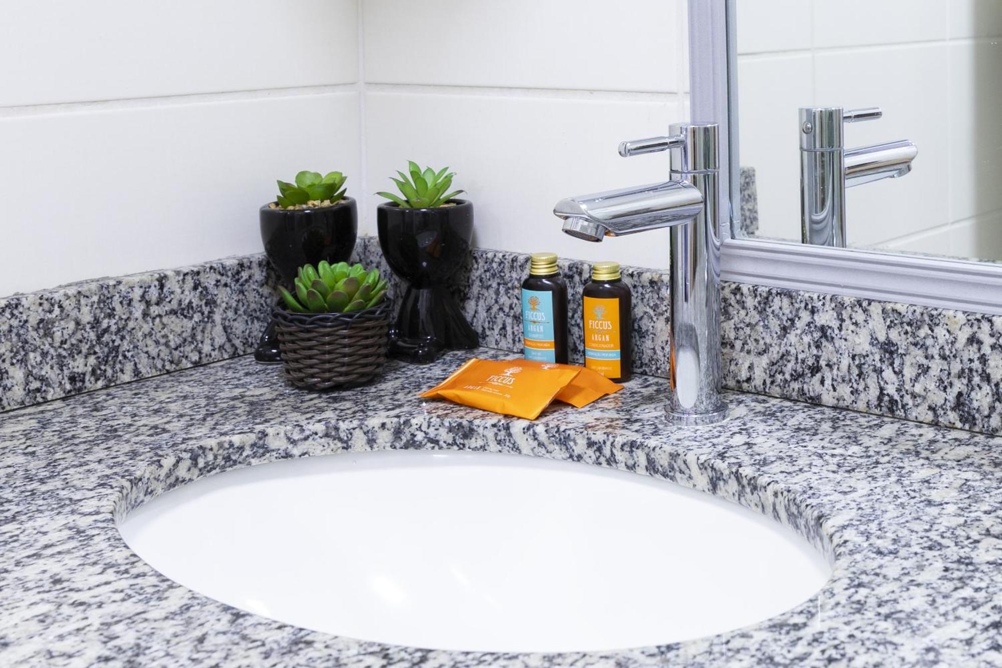 Apartamento Piscina, Academia, Ac, Vaga | Brazilian Corner